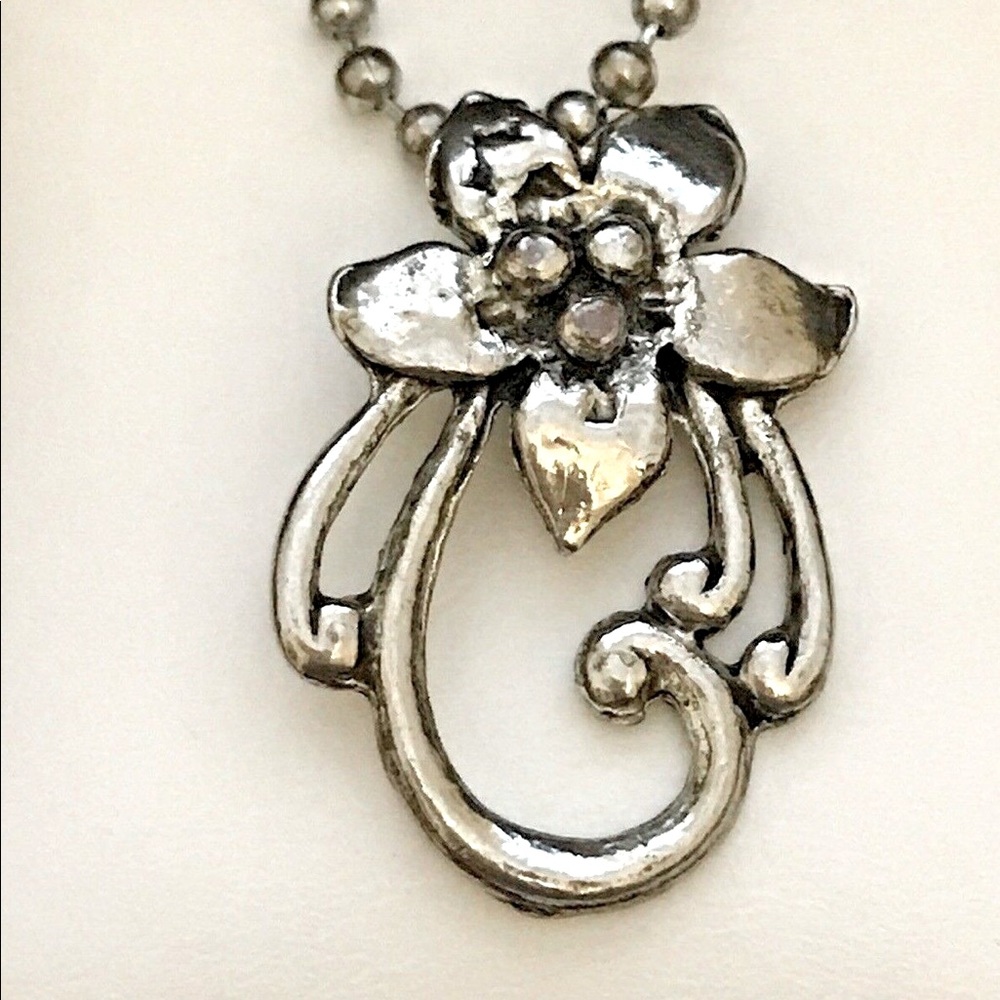 SILVERTONE METAL FLORAL FLOWER KEYCHAIN KEY FOB KEY RING PURSE CHARM